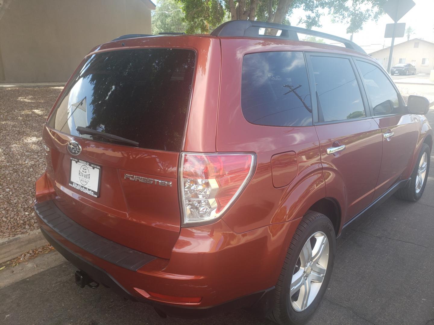 2010 /gray and black Subaru Forester 2.5X Premium (JF2SH6CC4AH) with an 2.5L L4 DOHC 16V engine, 4-Speed Automatic transmission, located at 323 E Dunlap Ave., Phoenix, AZ, 85020, (602) 331-9000, 33.567677, -112.069000 - 2010 Subaru Forester,...... EXCELLENT condition, A Real Must See!! No accidents, Power everything, Ice cold ac, Stereo/CD player, Satellite capable, phone sync, blue tooth, Sunroof, Clean Black and Gray interior with Black leather seats in near perfect condition, power windows, power door locks, Gor - Photo#3